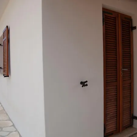 Laurus Apartment *